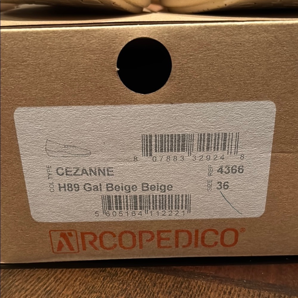 Arcopedico Ergonomic Beige shoes with Perforated Design - Picture 8 of 10
